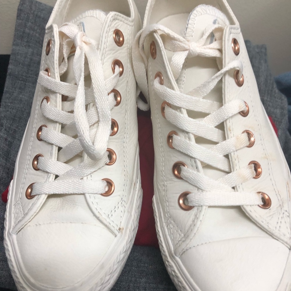 Ladies size 8 Converse low tops LEATHER